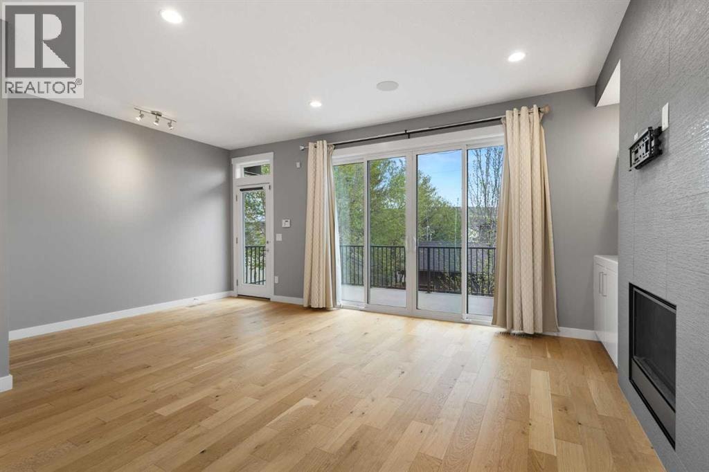 4905 21 Avenue NW — photo 11
