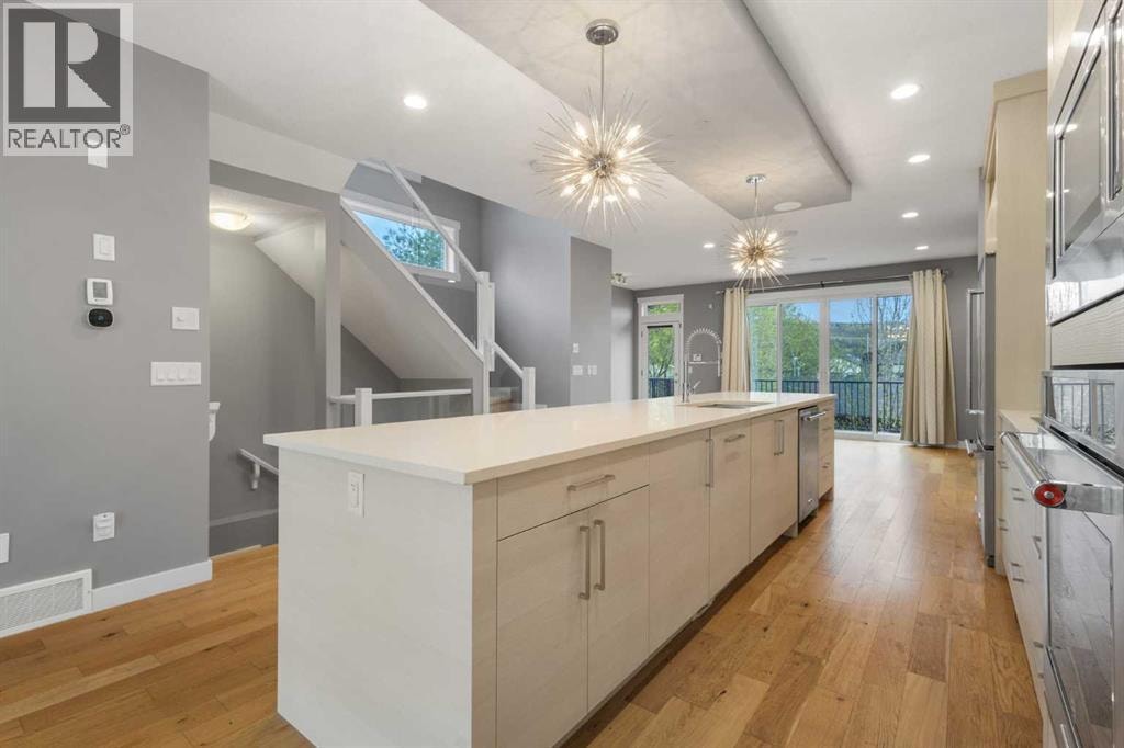 4905 21 Avenue NW — photo 9