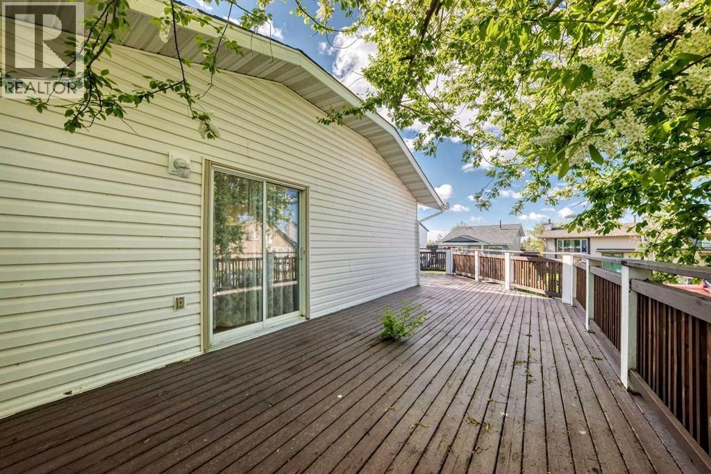 85 Rideau Close SW — photo 16