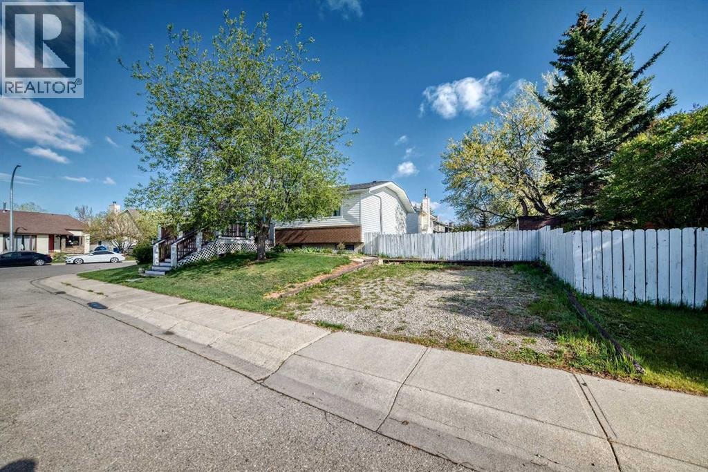 85 Rideau Close SW — photo 50