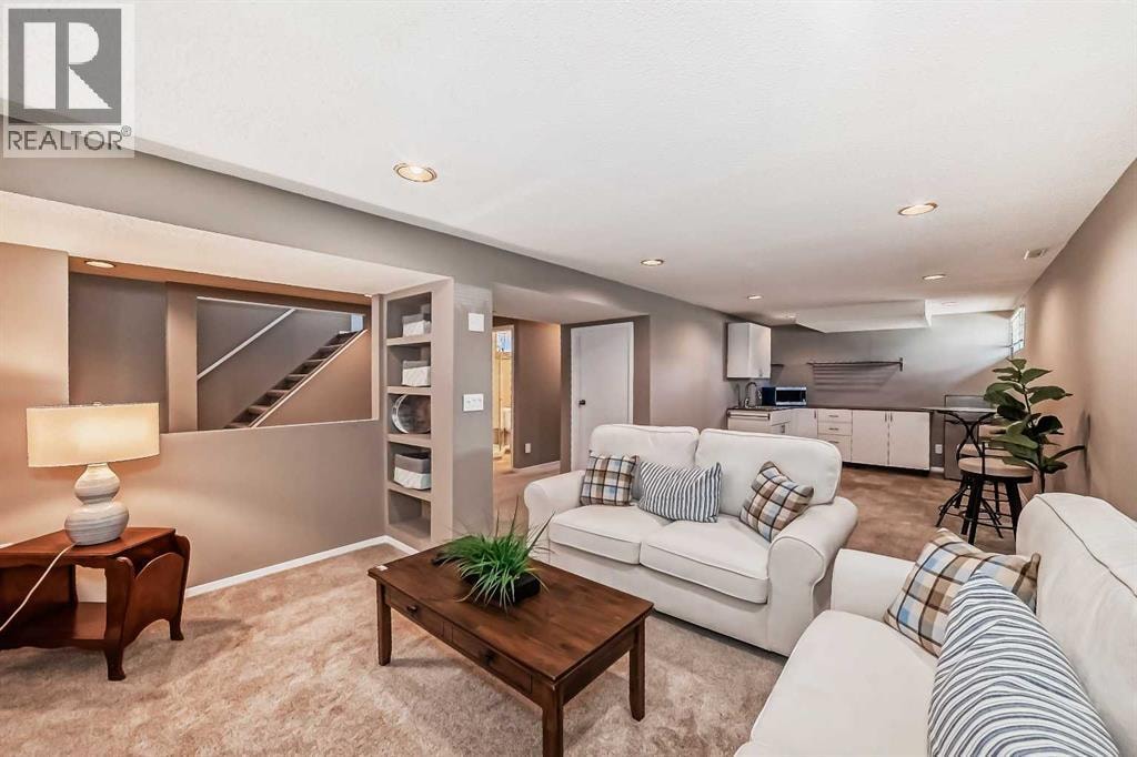 85 Rideau Close SW — photo 40