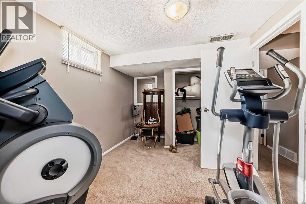 85 Rideau Close SW — photo 44
