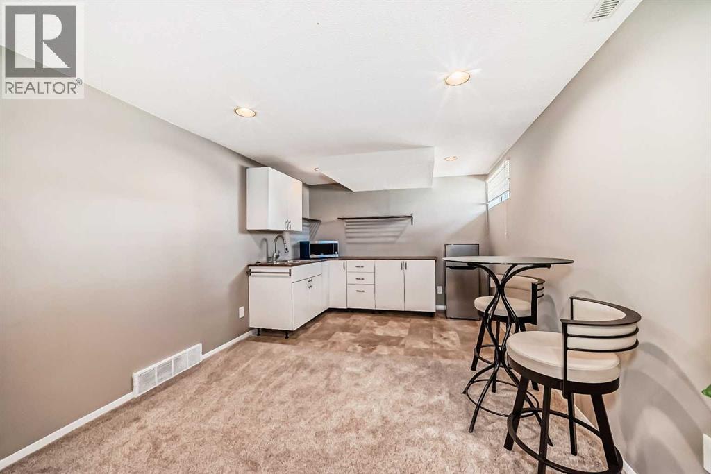85 Rideau Close SW — photo 36