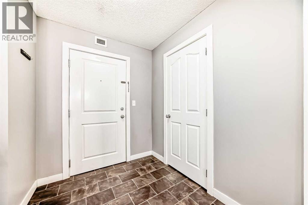 4304, 403 Mackenzie Way SW — photo 3