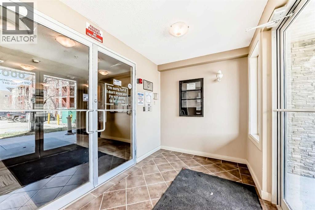 4304, 403 Mackenzie Way SW — photo 30
