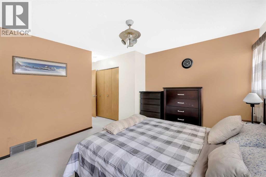 4 Fallingworth Bay NE — photo 28