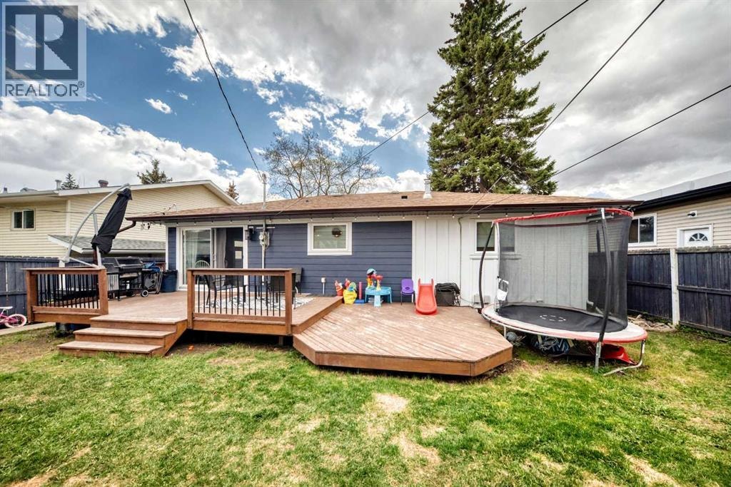 5224 19 Avenue NW — photo 34