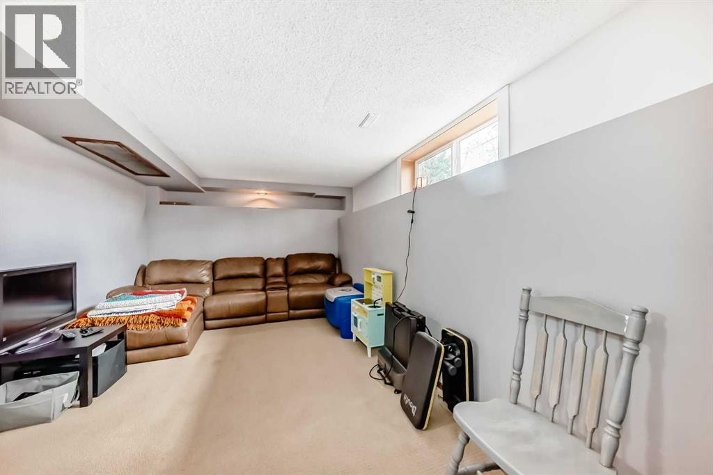5224 19 Avenue NW — photo 23