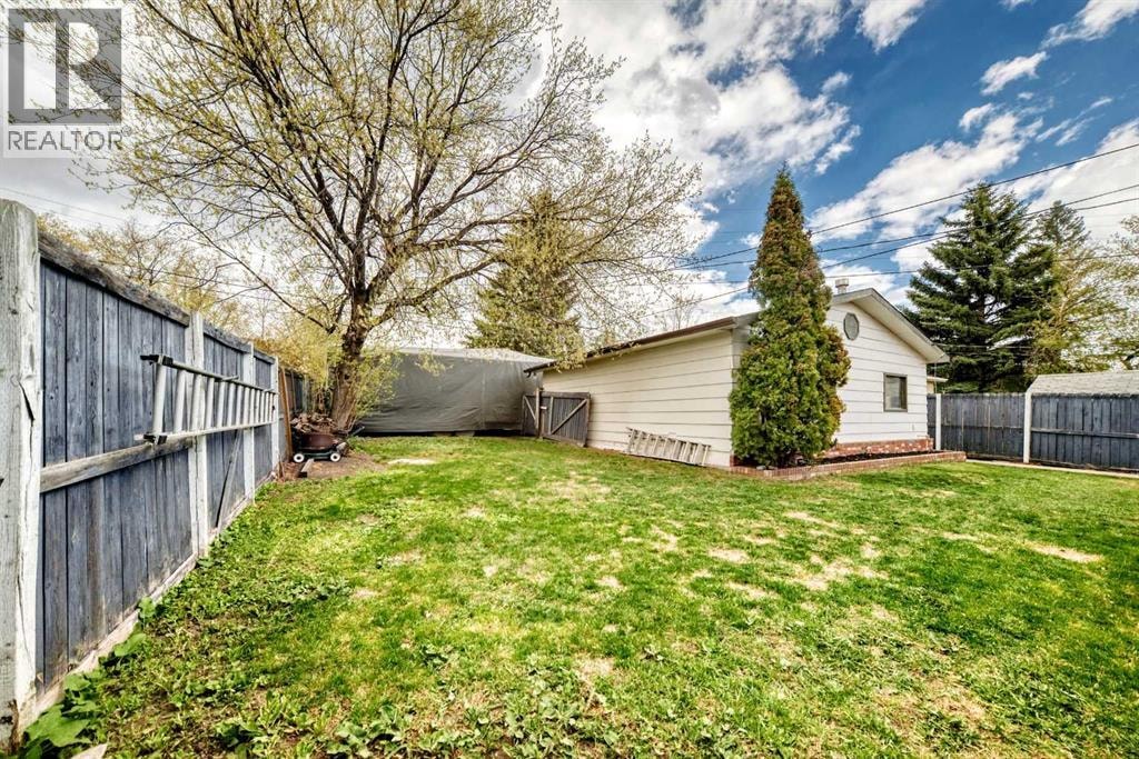 5224 19 Avenue NW — photo 32
