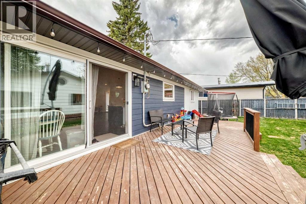 5224 19 Avenue NW — photo 9