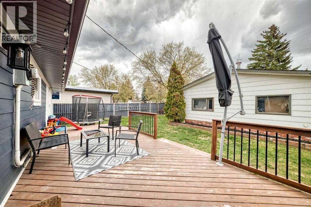 5224 19 Avenue NW — photo 8