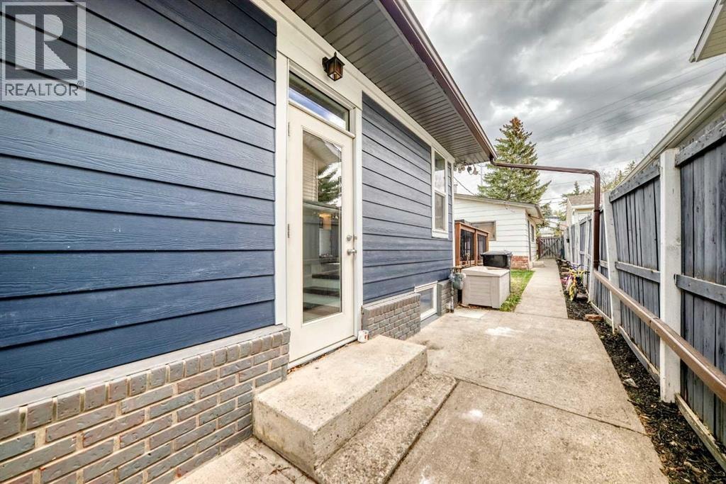 5224 19 Avenue NW — photo 30