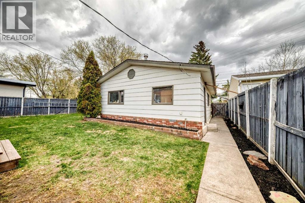 5224 19 Avenue NW — photo 31