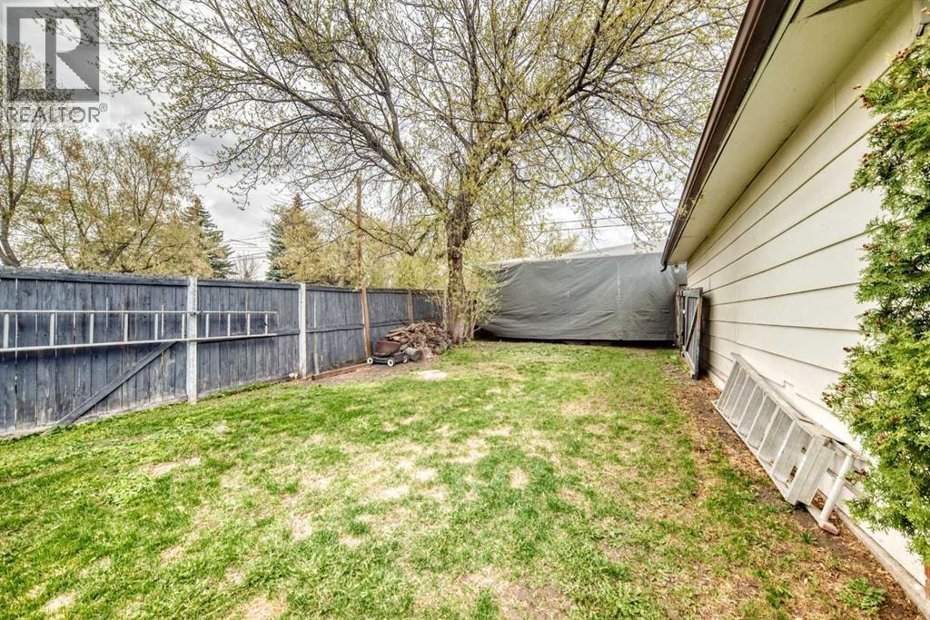 5224 19 Avenue NW — photo 33