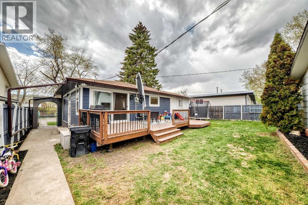 5224 19 Avenue NW — photo 35