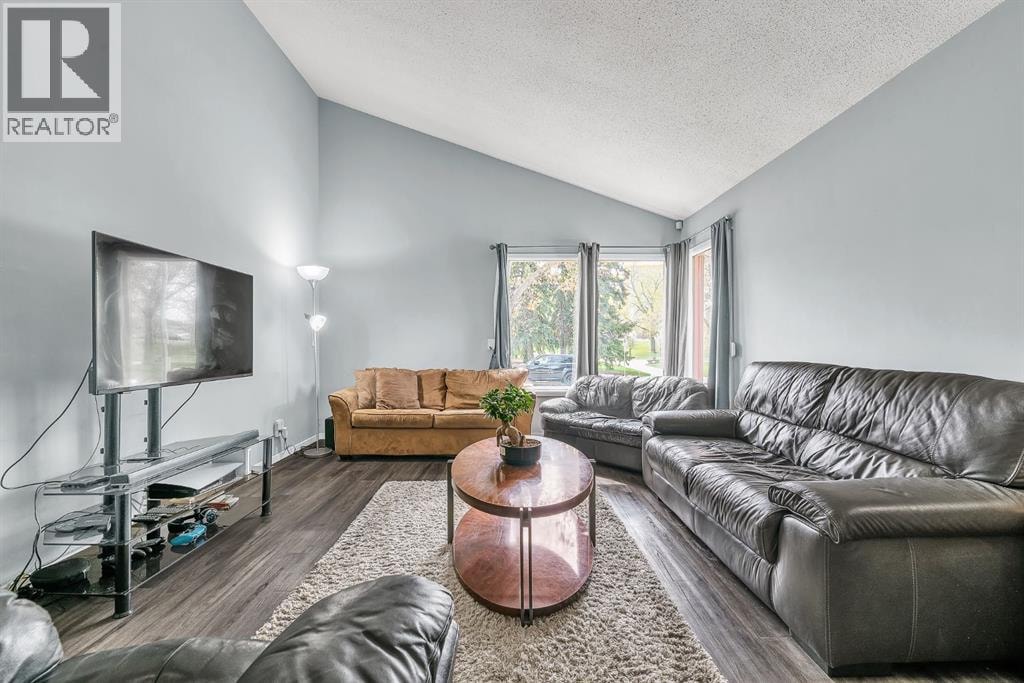 3156 Blakiston Drive NW — photo 9