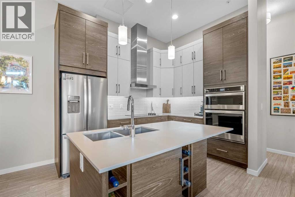 124 Mahogany Centre SE — photo 2