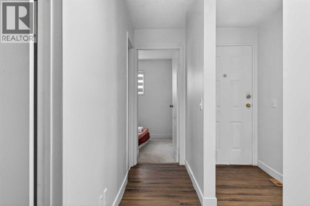 128 Castledale Crescent NE — photo 9
