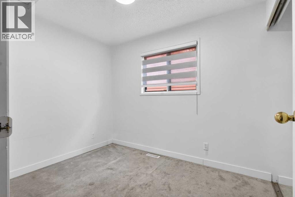 128 Castledale Crescent NE — photo 10