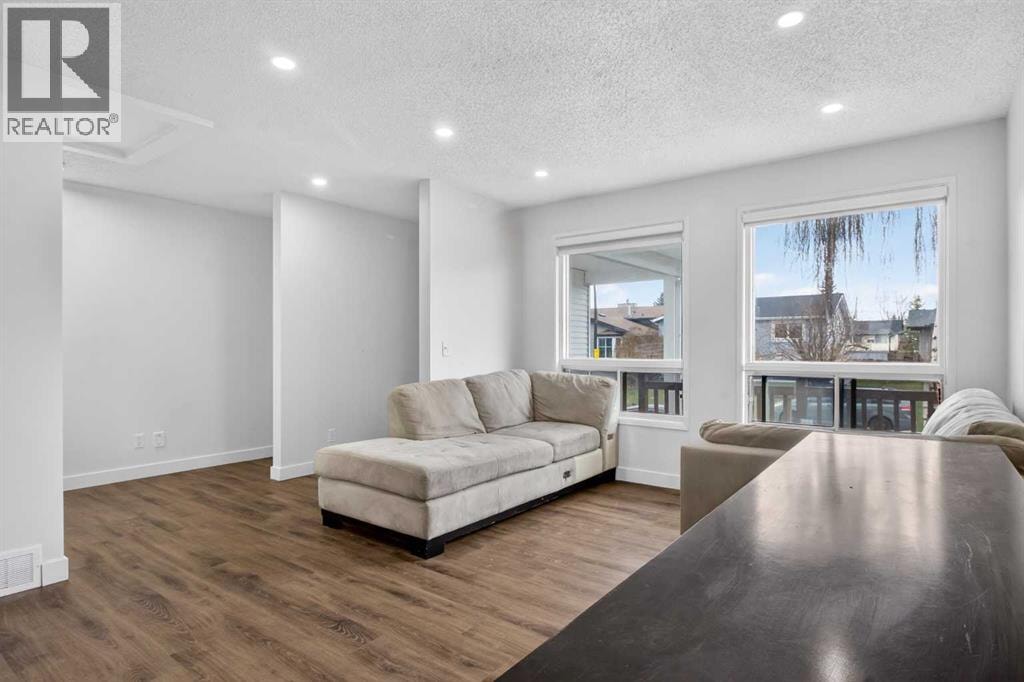 128 Castledale Crescent NE — photo 13