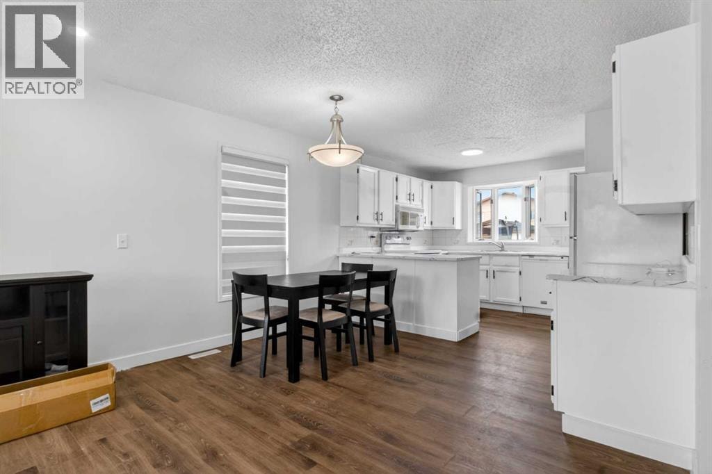 128 Castledale Crescent NE — photo 15