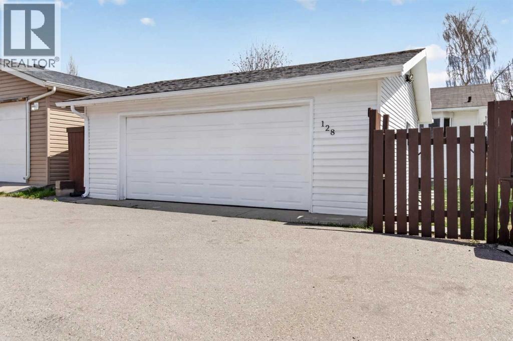 128 Castledale Crescent NE — photo 36