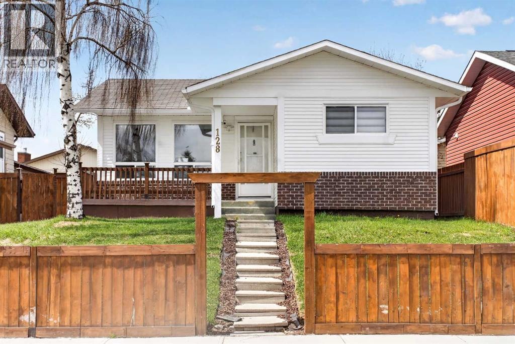 128 Castledale Crescent NE — photo 38