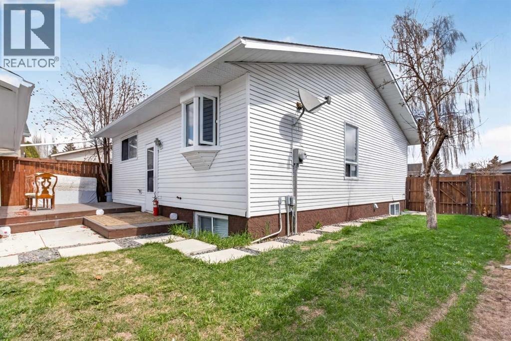 128 Castledale Crescent NE — photo 35