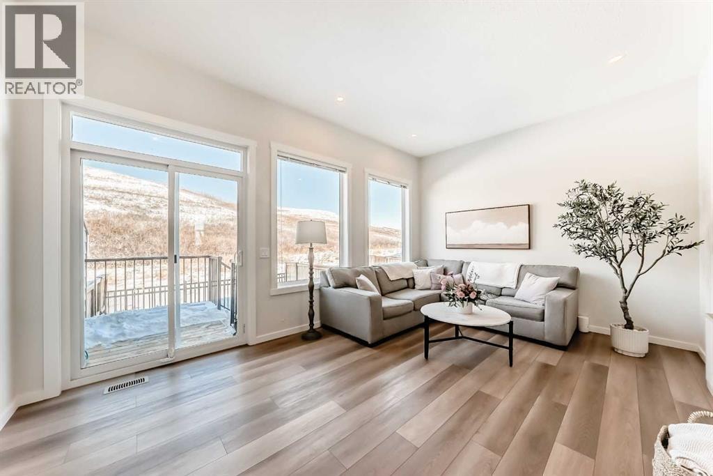 272 Cranbrook Square SE — photo 1