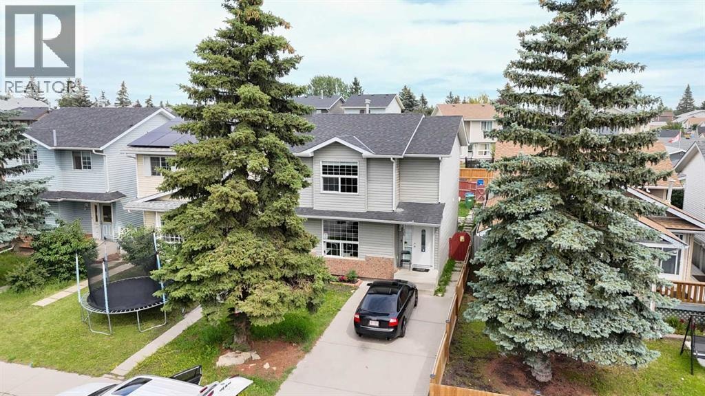 136 Martindale Drive NE — photo 2
