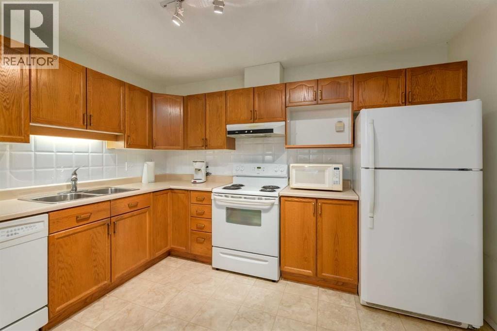 3204, 3204 Sienna Park Green SW — photo 6
