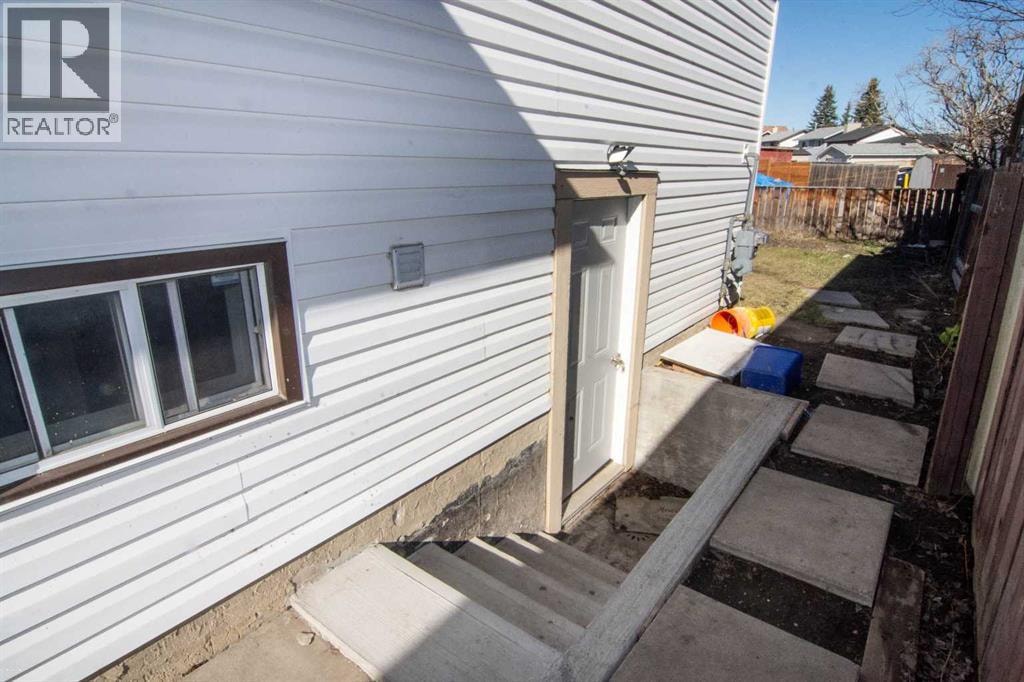 27 Taraglen Court NE — photo 3