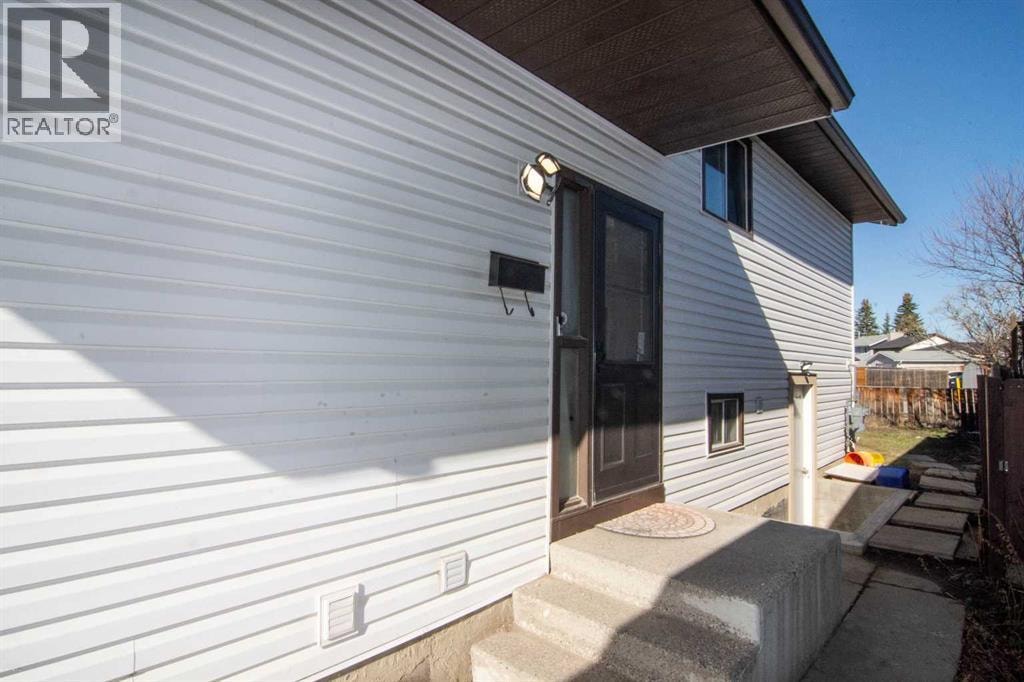 27 Taraglen Court NE — photo 2