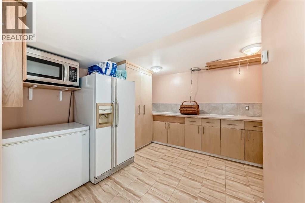 4039 5 Avenue SW — photo 32