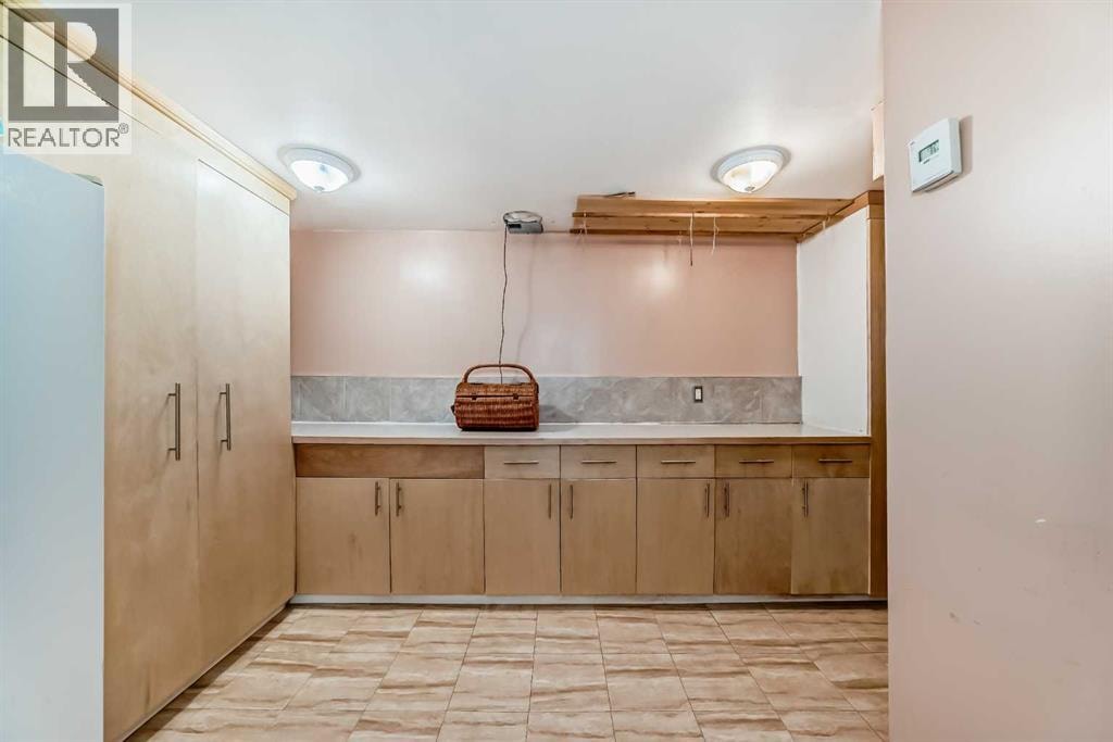 4039 5 Avenue SW — photo 33