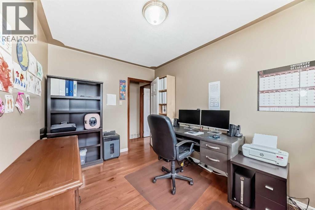 4039 5 Avenue SW — photo 19