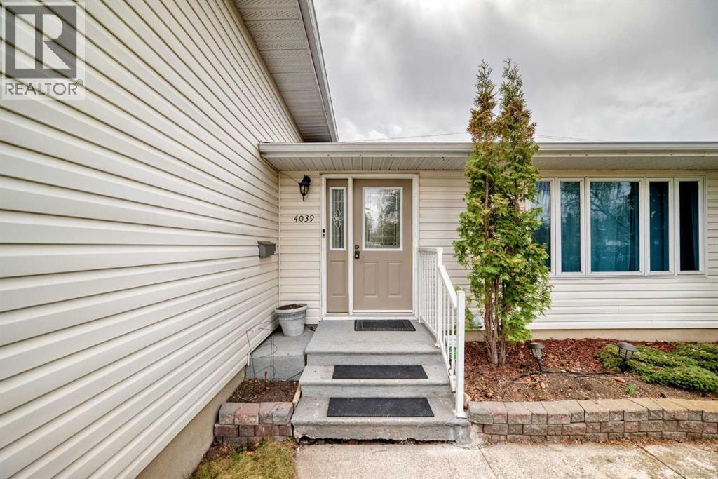 4039 5 Avenue SW — photo 2