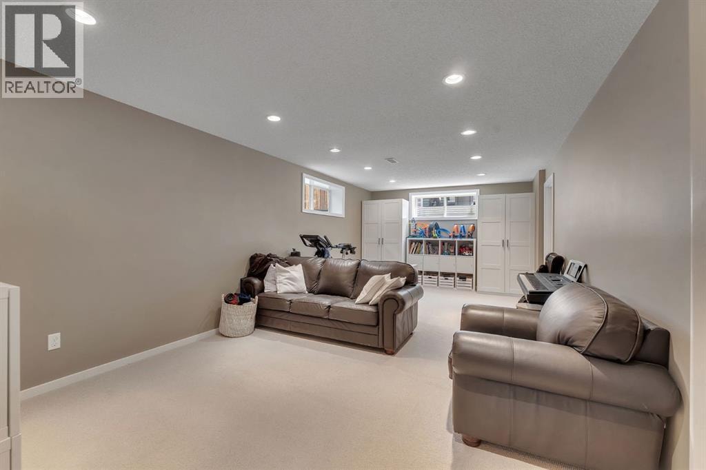 27 River Heights Crescent — photo 35