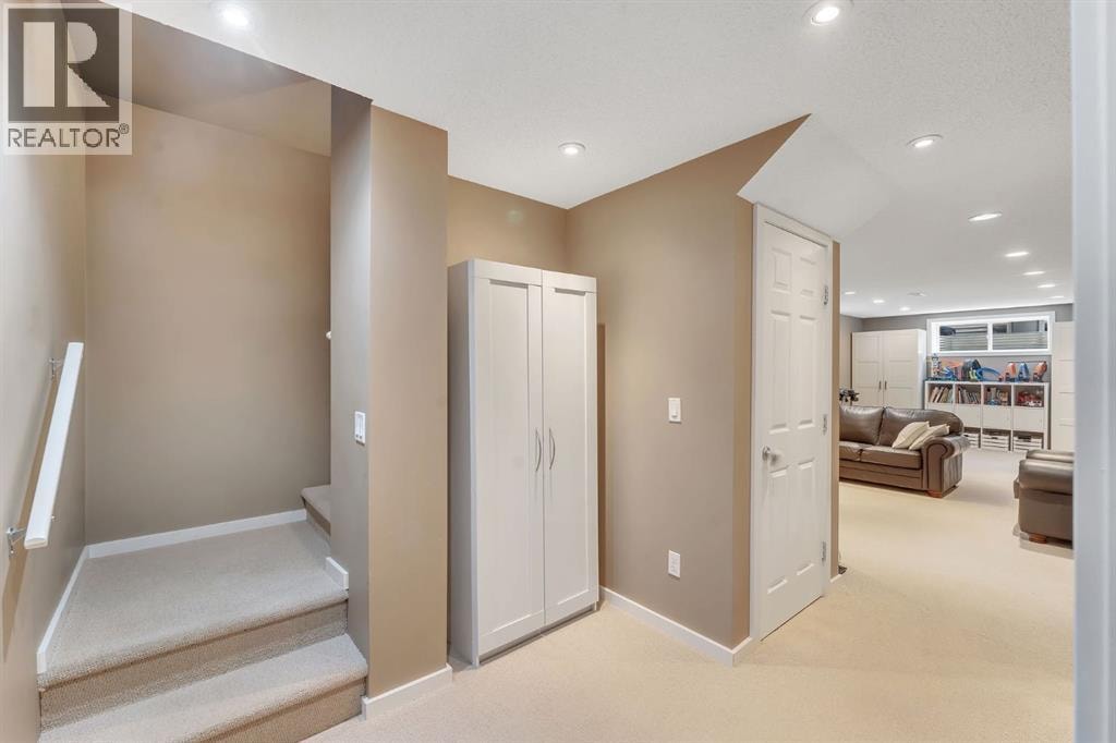 27 River Heights Crescent — photo 32