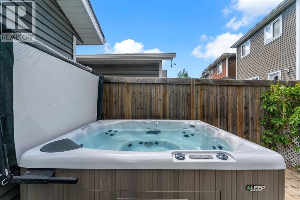 27 River Heights Crescent — photo 40
