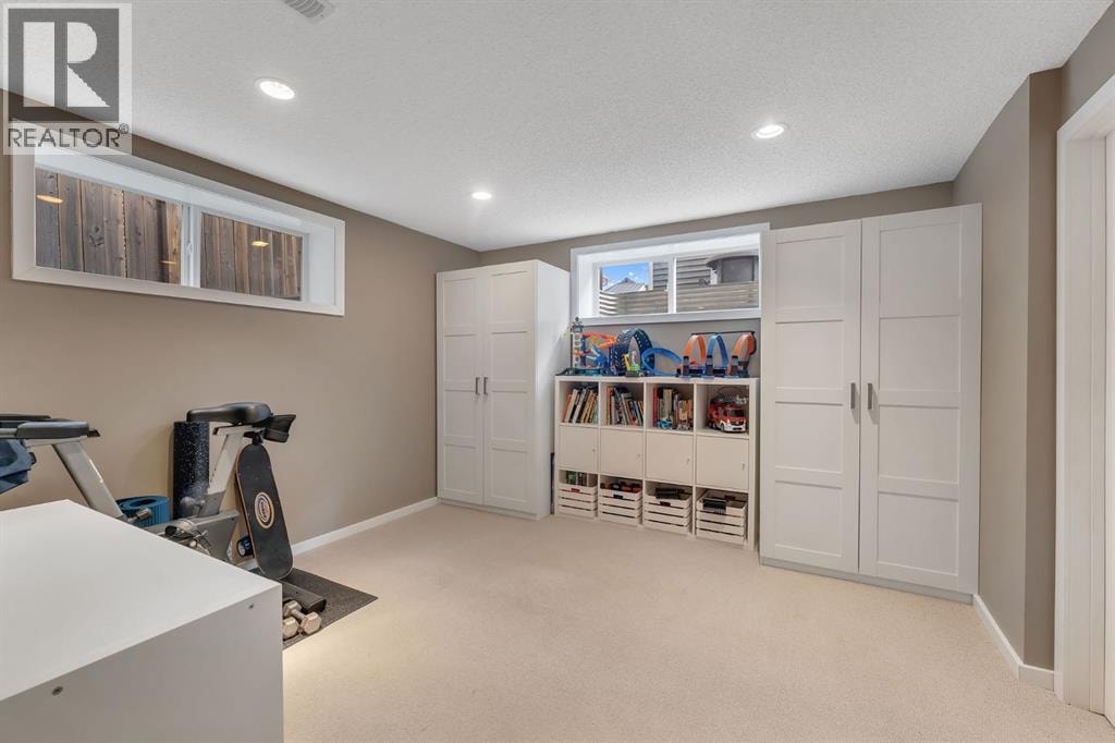27 River Heights Crescent — photo 37