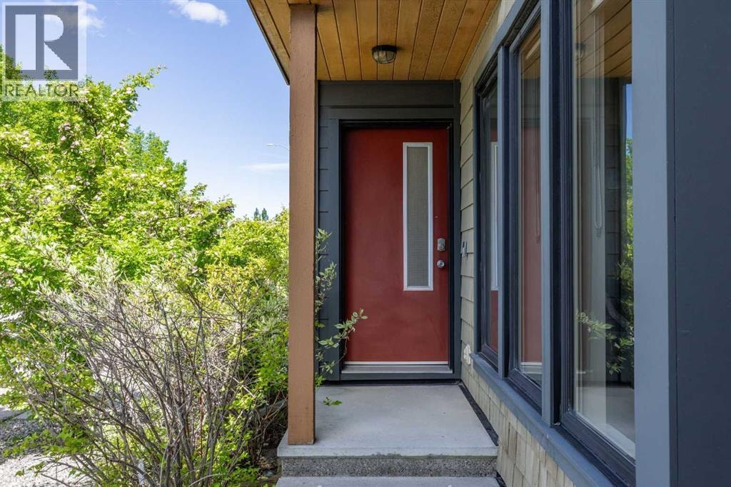 140 Walden Gate SE — photo 2