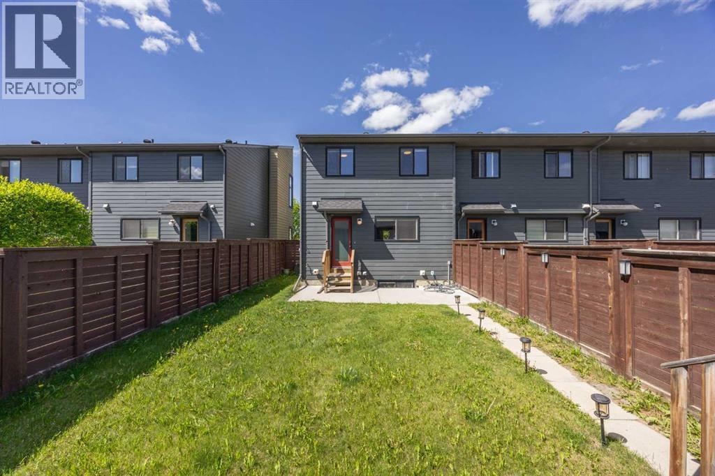 140 Walden Gate SE — photo 32