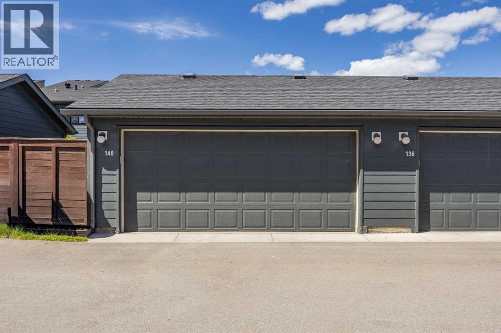 140 Walden Gate SE — photo 33