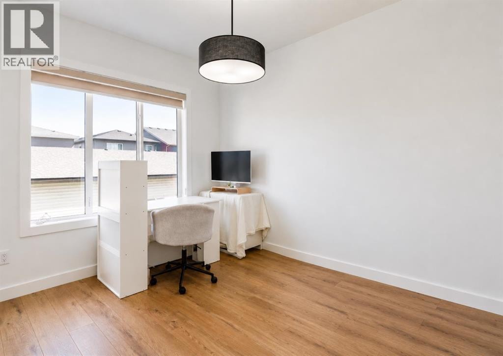 7386 202 Avenue SE — photo 11