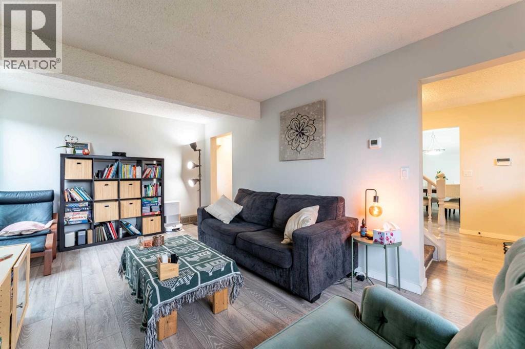 332 Deer Run Crescent SE — photo 3
