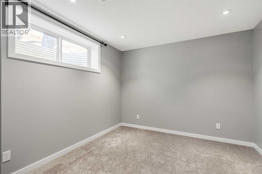 6 Kingsbury Close SE — photo 31