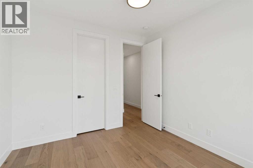645 36 Street SW — photo 22