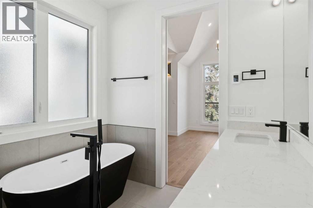 645 36 Street SW — photo 30