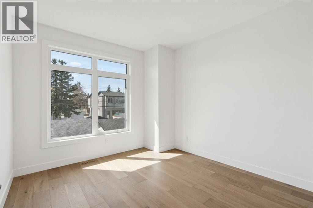 645 36 Street SW — photo 21